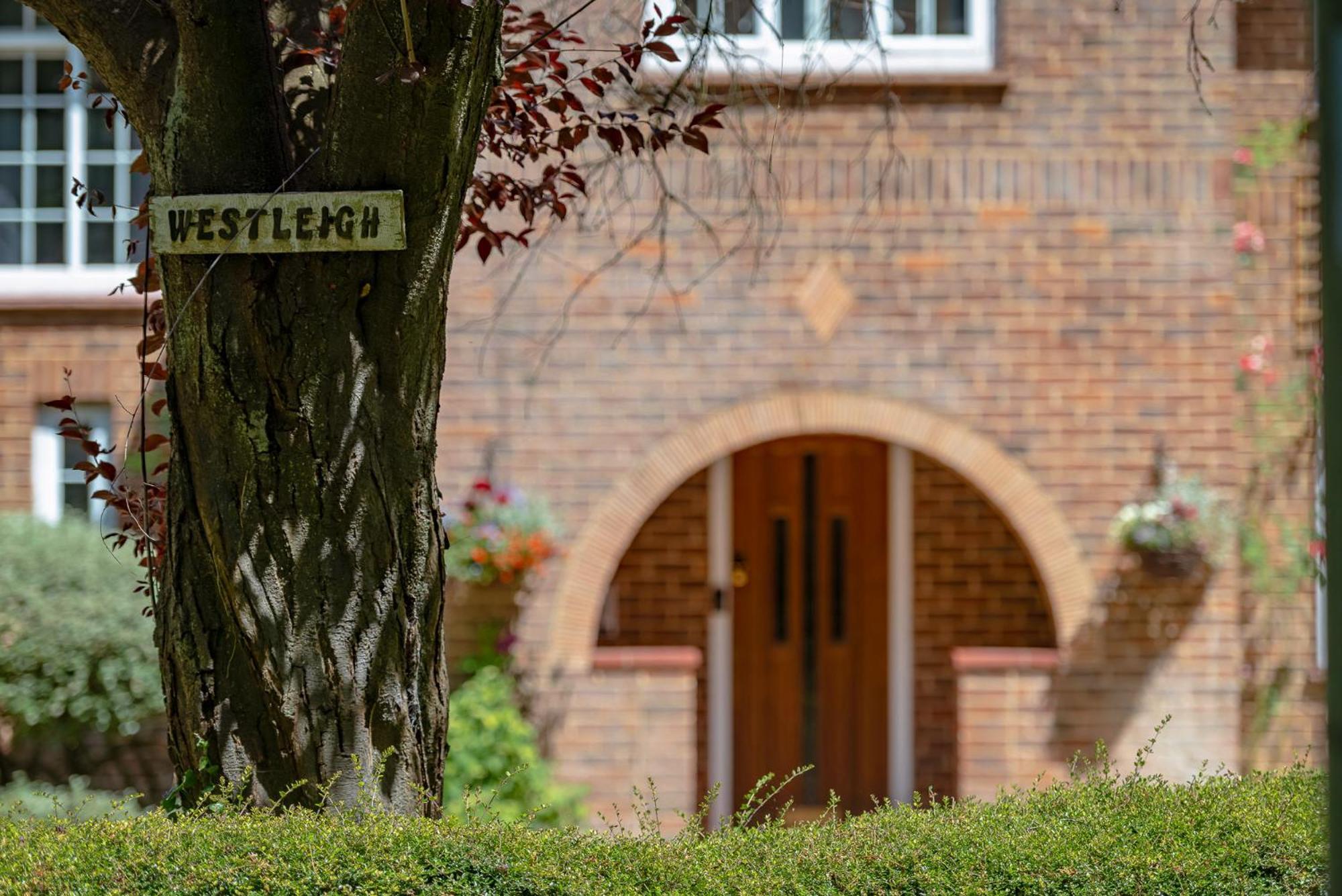 Westleigh Hotel Ashtead Kültér fotó